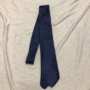 100% Silk Made in the USA Royal Classic Tie Blue and Black Pattern